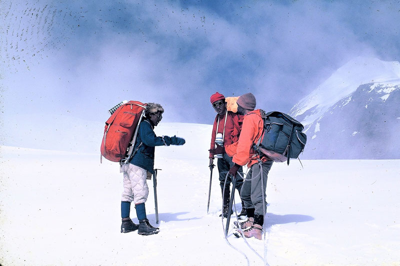 Last shake-hand with Ang Kami as he left